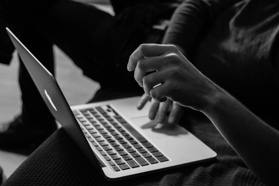 25% dos casos de violência contra mulher ocorrem na internet