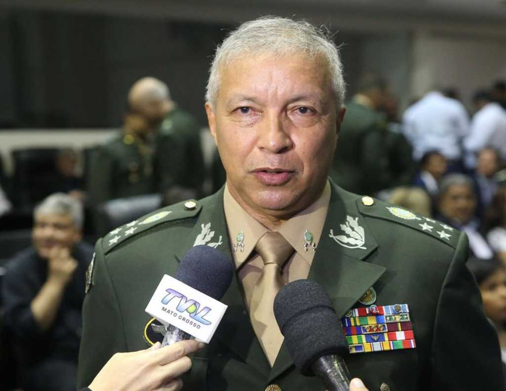 General cuiabano  caiu porque peitou Lula