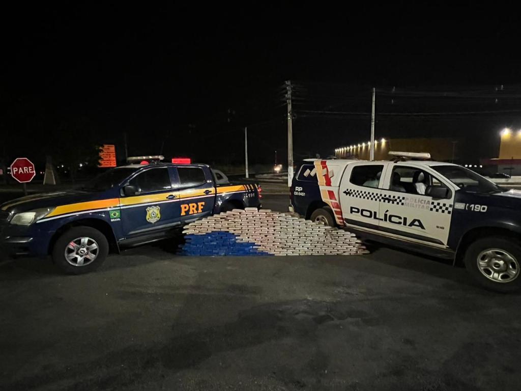 Ação integrada entre PM e PRF apreendem 265 tabletes de cocaína em Jangada