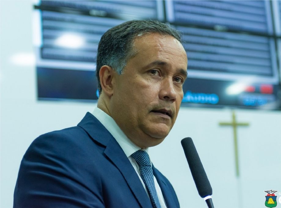 Aliado de Emanuel se irrita com apelido na Câmara