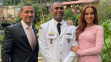 Anitta usa vestido avaliado em R$ 38 mil no casamento de irmão