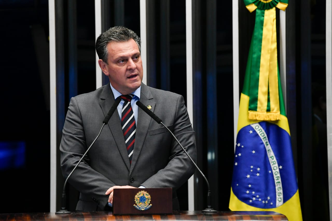 Após 1º turno Fávaro reasume cadeira no Senado