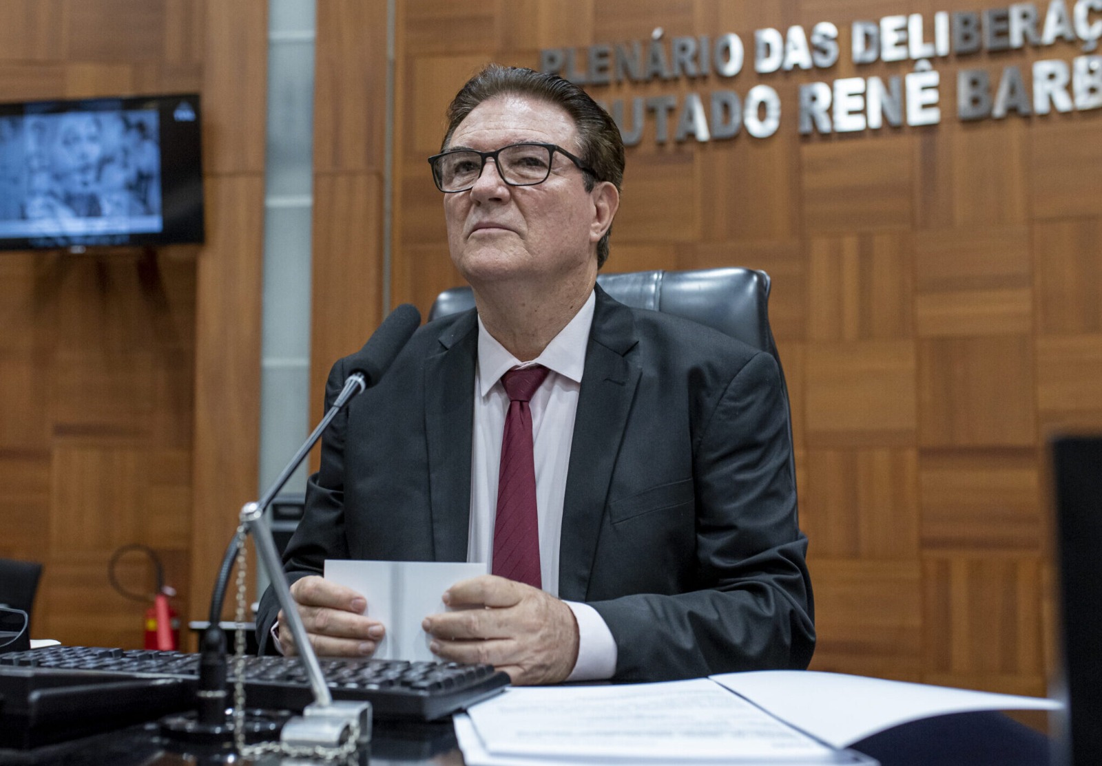 Após amargar derrota nas urnas, ex-deputado reabre consultório médico em MT