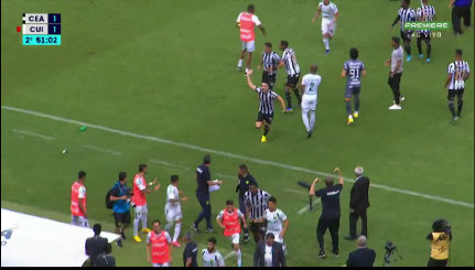 Após empate com o  Cuiabá torcedores do Ceará invade o campo