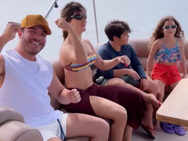 Após receber alta, Wesley Safadão curte passeio de barco e dança com a família; Assista