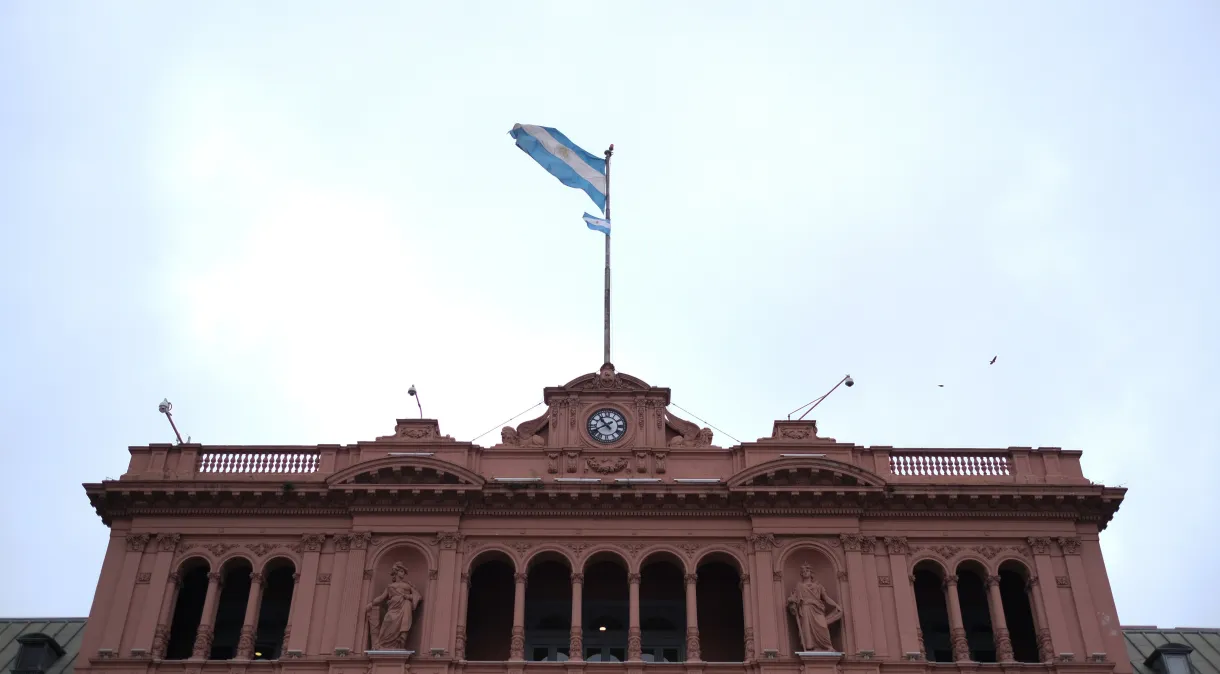 Argentina sobe tom contra Venezuela por represália aérea: “de burro, espera-se coice”