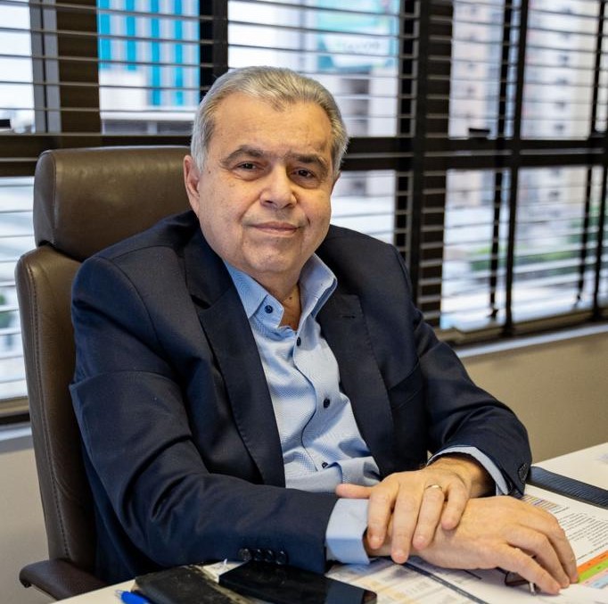 Arregaçando as mangas e trabalhando por um futuro promissor