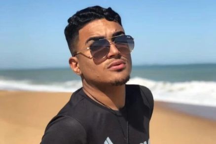 Ator diz ter sofrido homofobia nos bastidores de Todas as Flores