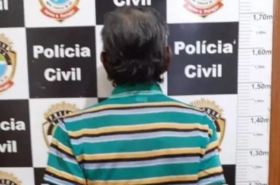 Avô é preso em flagrante  por  espancar e afogar netos de 9 e 5 anos em caixa d'água