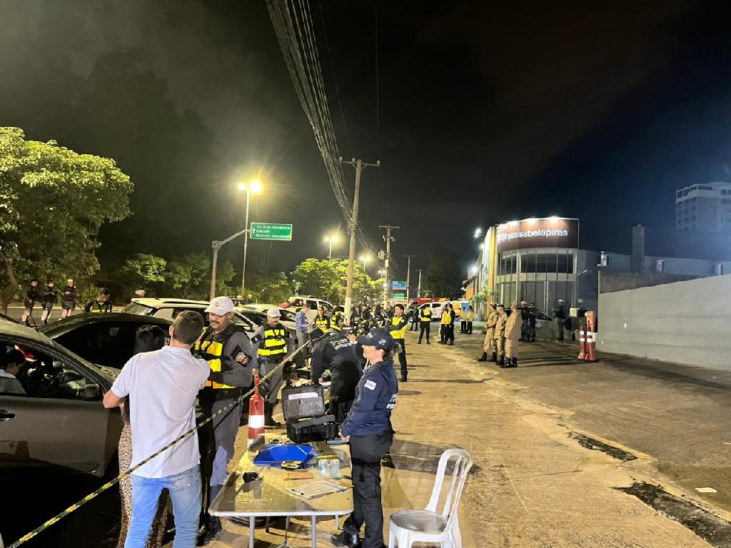 Blitz na Isaac Póvoas termina com motoristas presos e 42 veículos recolhidos