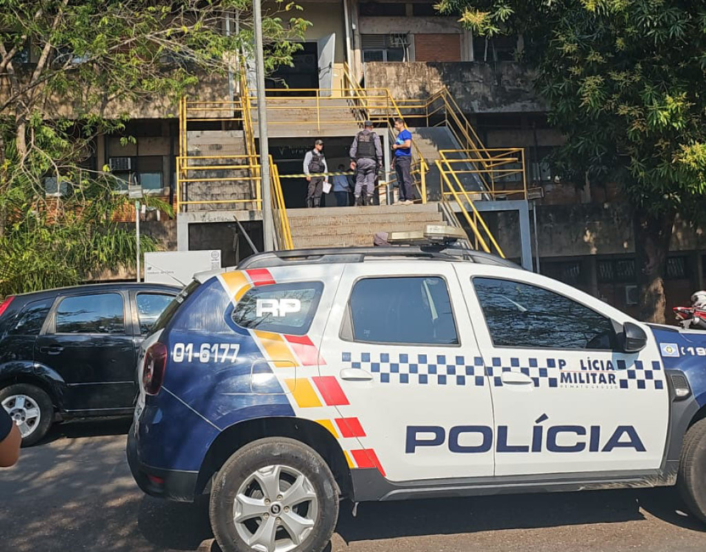 Bloco da UFMT é evacuado às pressas e interditado após ameaça de bomba