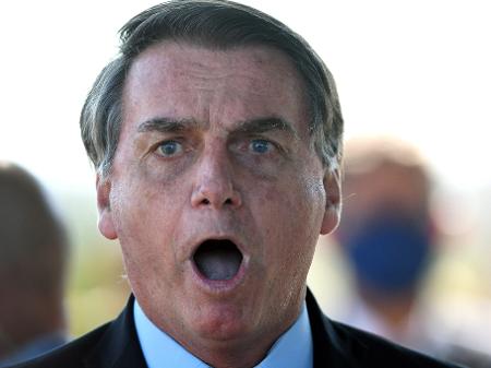 Bolsonaro afirma que não precisa assinar "cartinha" pro-democracia