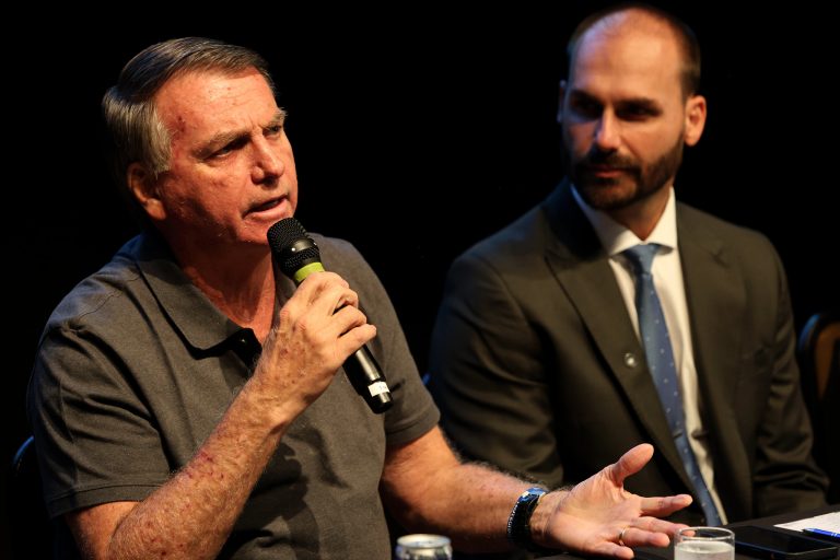 Bolsonaro: Eduardo me representa na posse de Trump e Michelle ‘não trata desses assuntos’