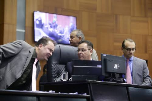 Botelho admite disputar prefeitura de Cuiabá e cobra critério de pesquisa no União Brasil