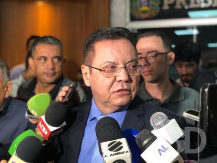 Botelho reassume presidência dia 8