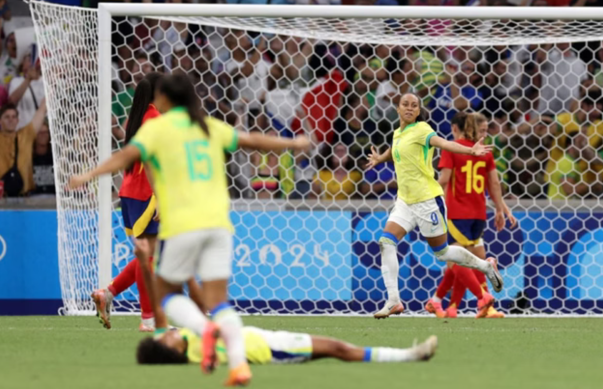 Brasil faz 3 x 0 na Espanha na semifinal do futebol feminino; siga