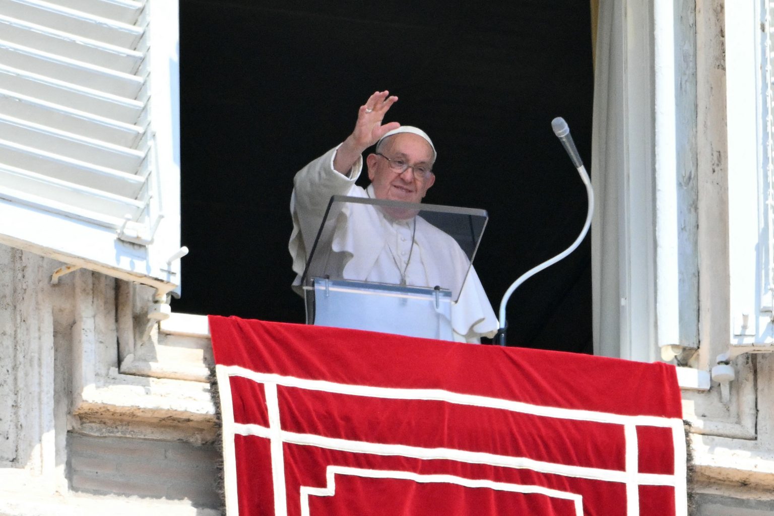Brasileira recebe carta de Papa após morte de filho