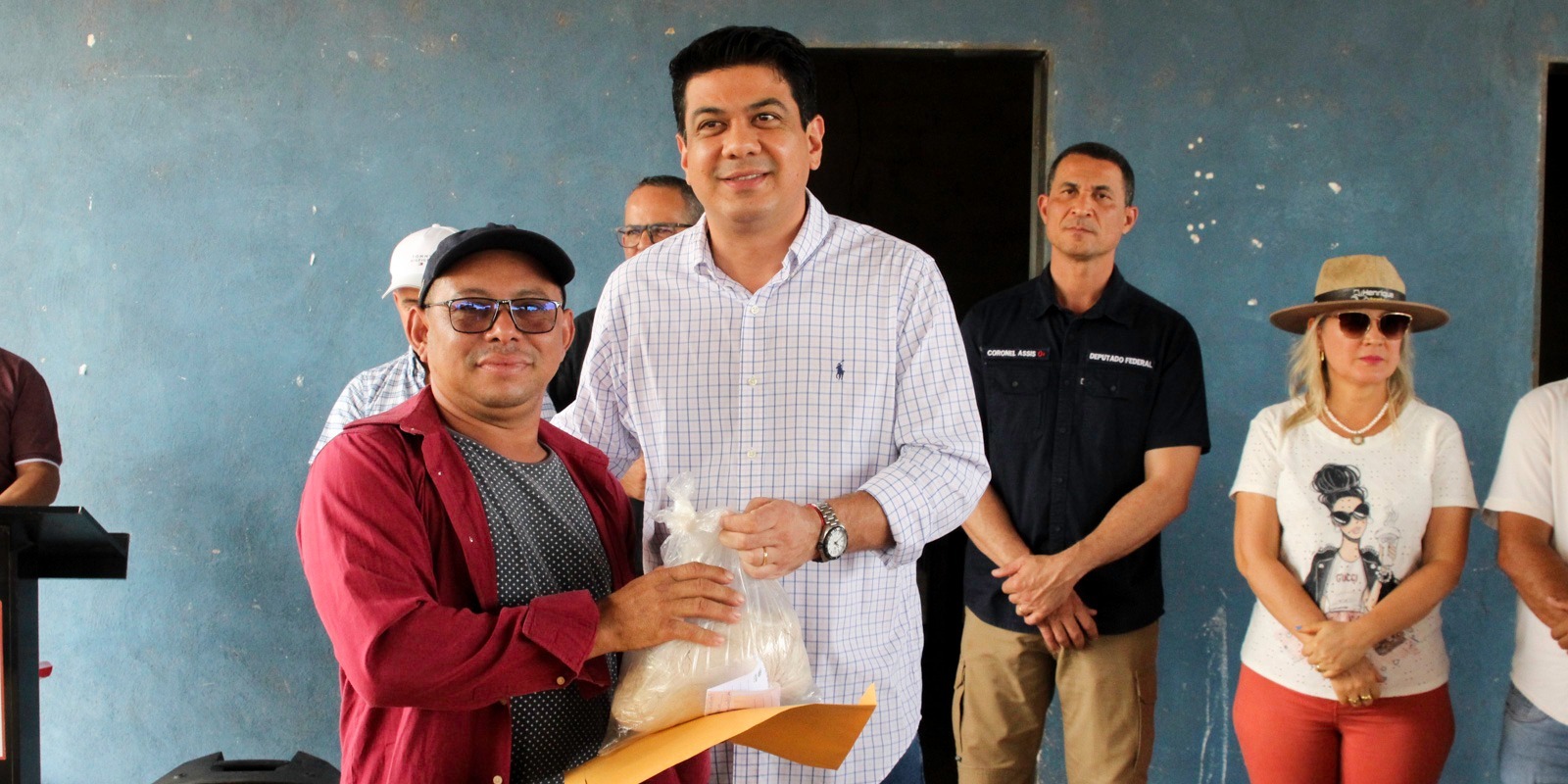 CALCÁRIO CHEGA ÀS MÃOS DOS PEQUENOS AGRICULTORES, ENQUANTO PREFEITO ANUNCIA TRANSFORMAÇÕES PARA SEIS COMUNIDADES