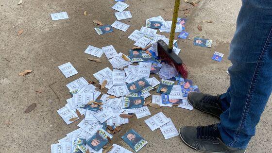 Candidatos ignoram MP e espalham santinhos em Cuiabá e VG; veja