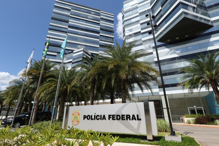 Cezar Luiz Busto de Souza toma posse como superintendente da PF em Brasília