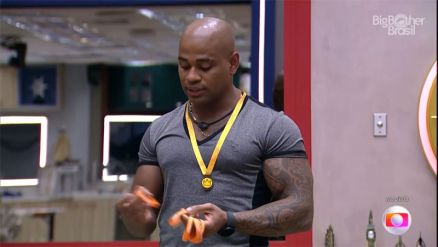 Cezar sobre Bruna Griphao: "Só sabe xingar e fumar o dia todo"