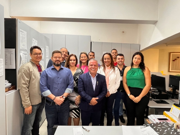 Chico 2000 toma café  com servidores da Secretaria de Apoio Legislativo