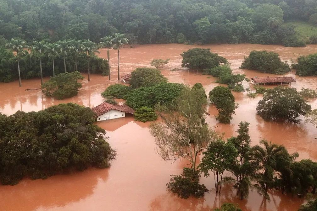 Chuvas intensas deixam mais de 3 mil desabrigados e causam 25 mortes em Minas Gerais