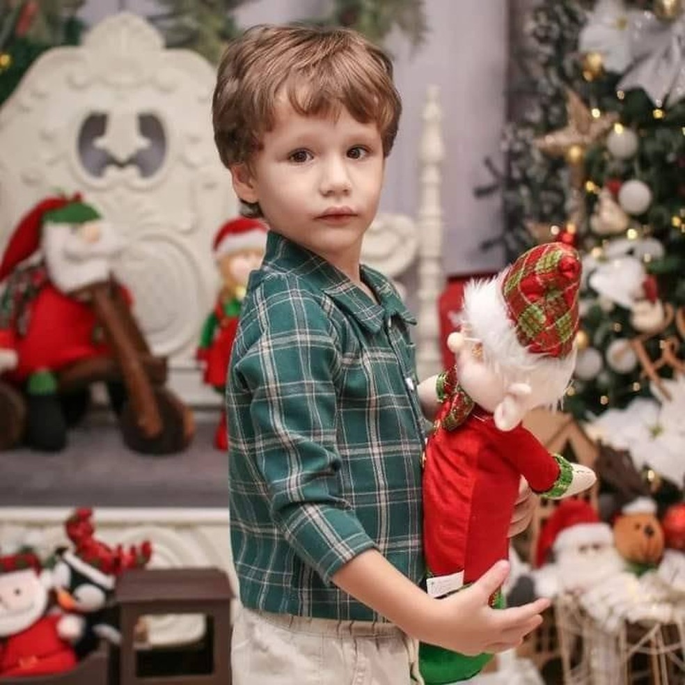 Criança de 3 anos morre após ficar trancado dentro de carro em MT