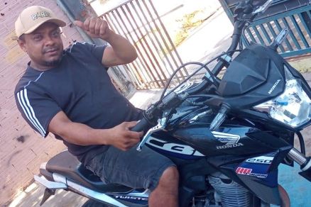 Criminosos se passam por policiais e  executam homem com 15 tiros