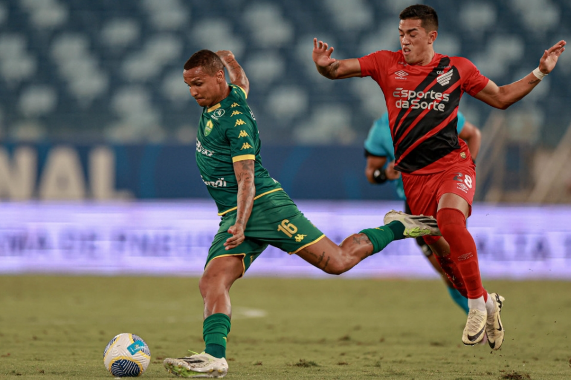 Cuiabá é superado pelo Athletico-PR em casa e se complica no rebaixamento