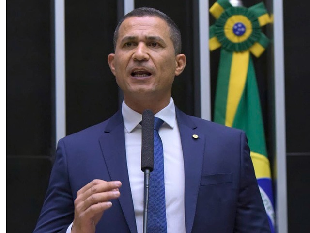Deputado adere a  rebelião e deve deixar o União Brasil
