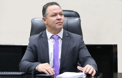 Deputado desmente vereador e diz que "fusão" é incerta