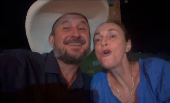 Deputado e esposa aparecem mugindo em vídeo