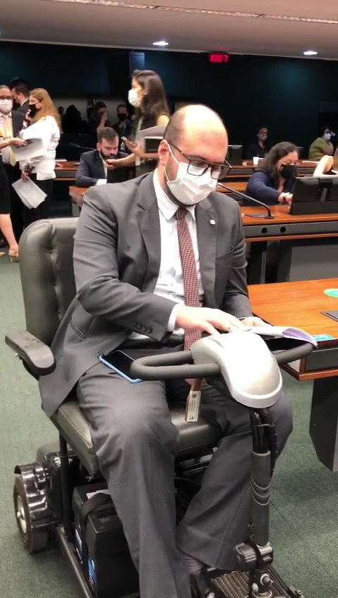 Deputado federal Dr. Leonardo revela que superou câncer raro: "estou curado e mais forte!"