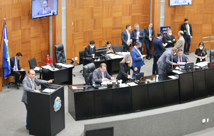Deputados de MT articulam aumento do próprio salário