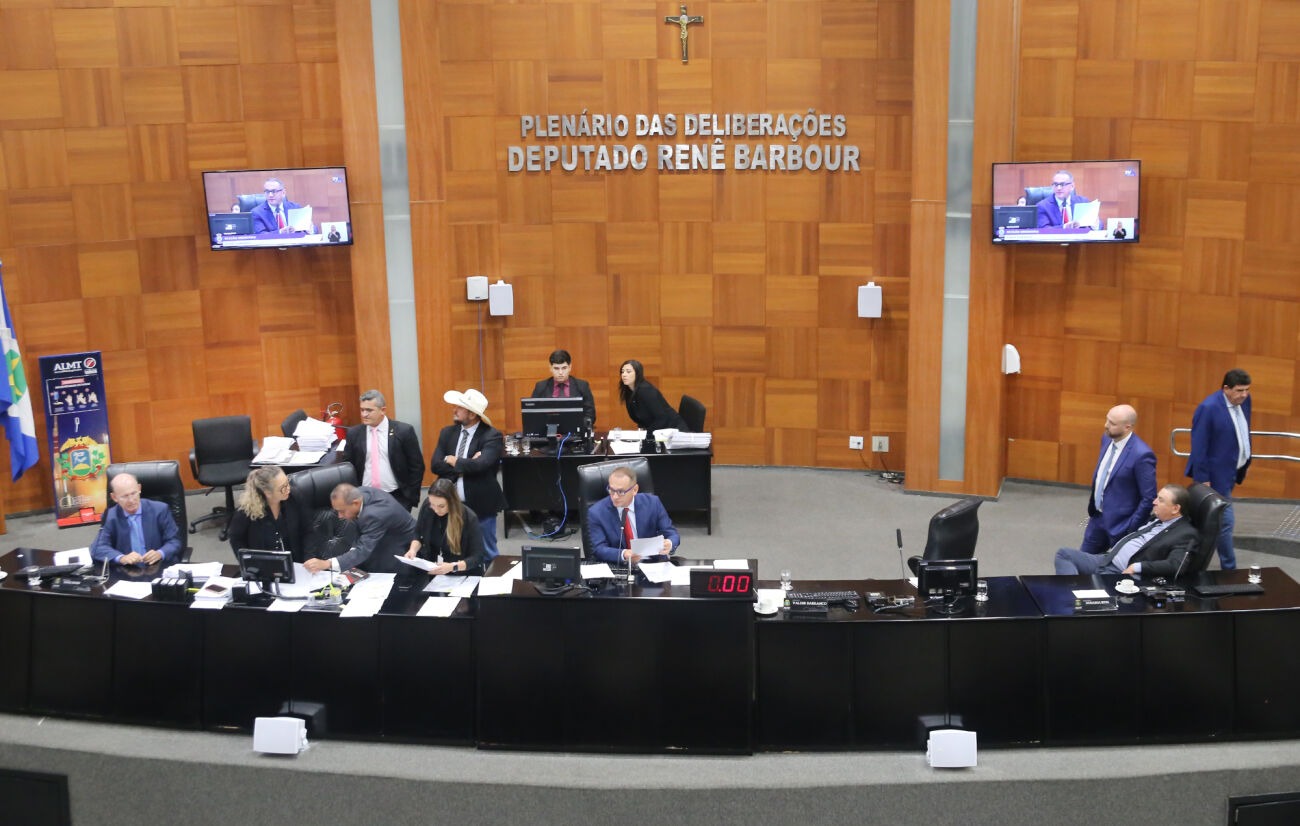 Deputados querem limitar dispensa de pauta em projetos do governo