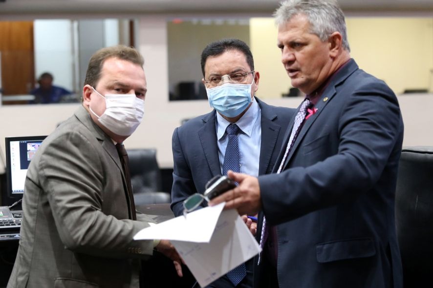 Desistência de Max respinga em líder do governo na AL