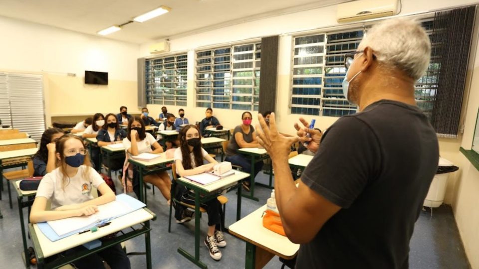 Dez estados pagam acima do novo piso nacional dos professores