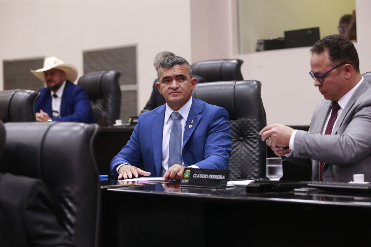 Direito de Resposta: Elizeu nega ter feito gesto nazista em cerimônia de posse na AL