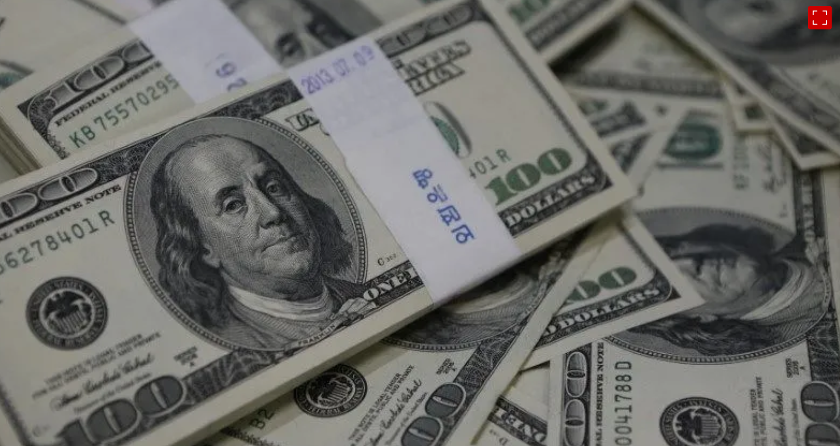 Dólar tem leve queda na espera por novos dados dos EUA