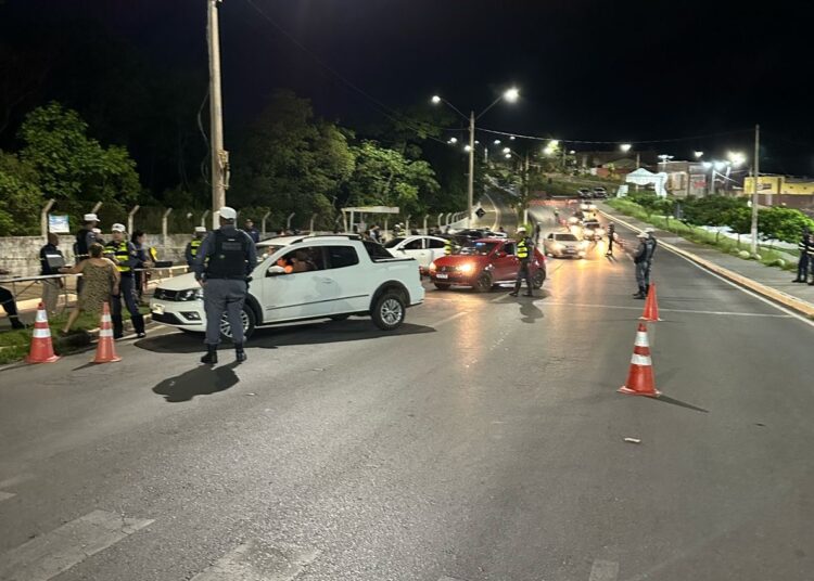 Doze motoristas são presos na madrugada deste sábado (3) em Várzea Grande
