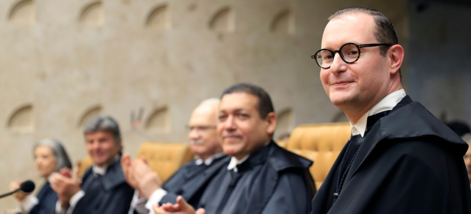 Em cerimônia, Zanin toma posse como ministro do STF