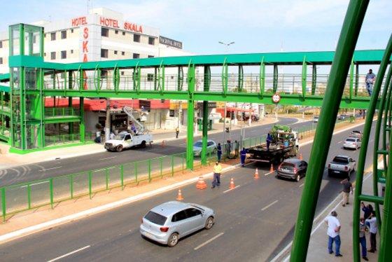 Em Cuiabá, plataforma elevatória de passarela tem causado transtornos para pedestres; Assista