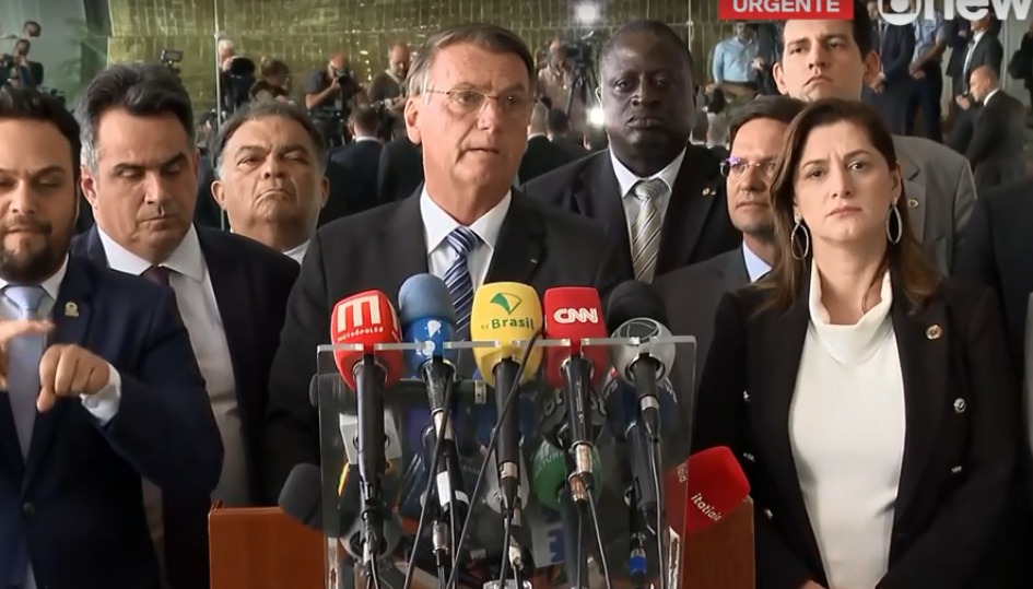 Em  discurso rápido  Bolsonaro não cita Lula e diz se contra paralisação nas rodovias