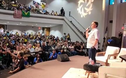 Em igreja na Flórida, Bolsonaro anuncia volta ao Brasil e diz que 'missão não acabou'