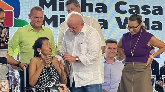 Em MT, Lula pede churrasqueira em casas populares