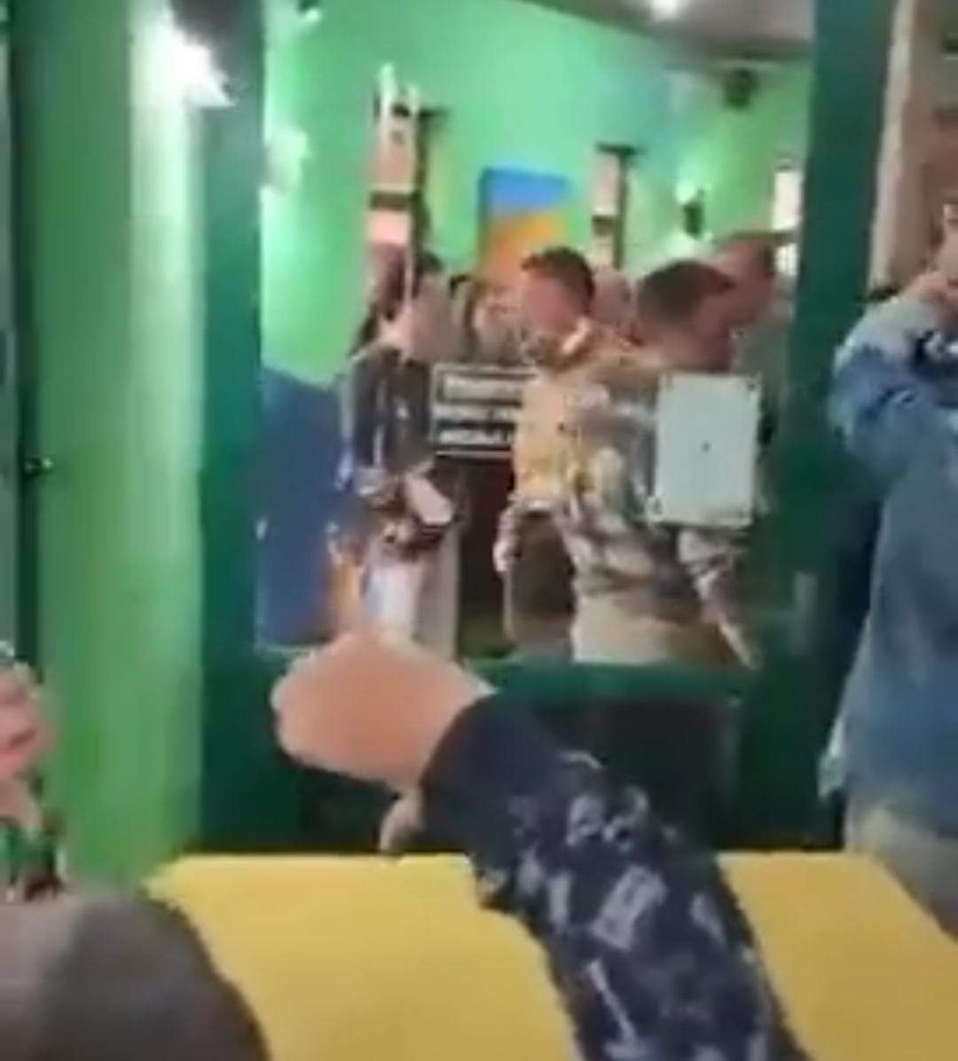 Em São Paulo, Bolsonaro é vaiado em churrascaria; Assista