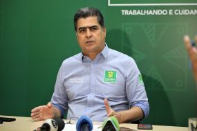 Emanuel Pinheiro  assina decreto e transfere ponto facultativo em homenagem ao servidor para 31 de outubro