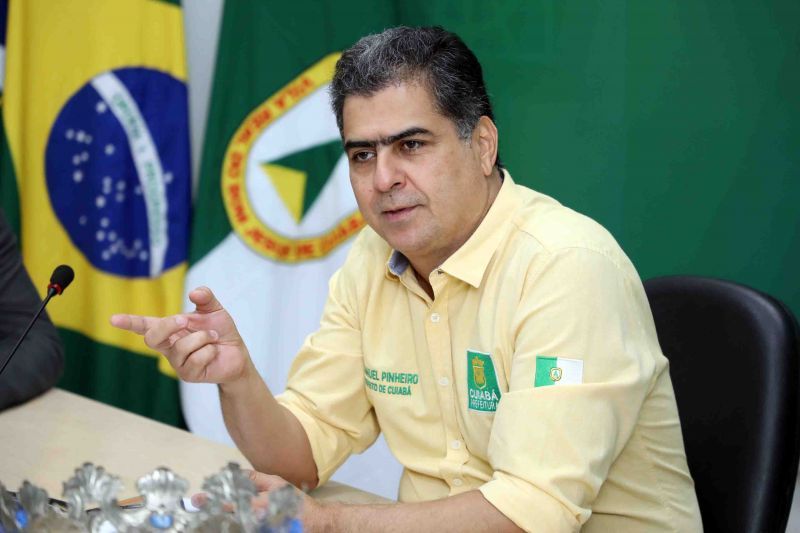 Emanuel Pinheiro decreta ponto facultativo nesta segunda-feira
