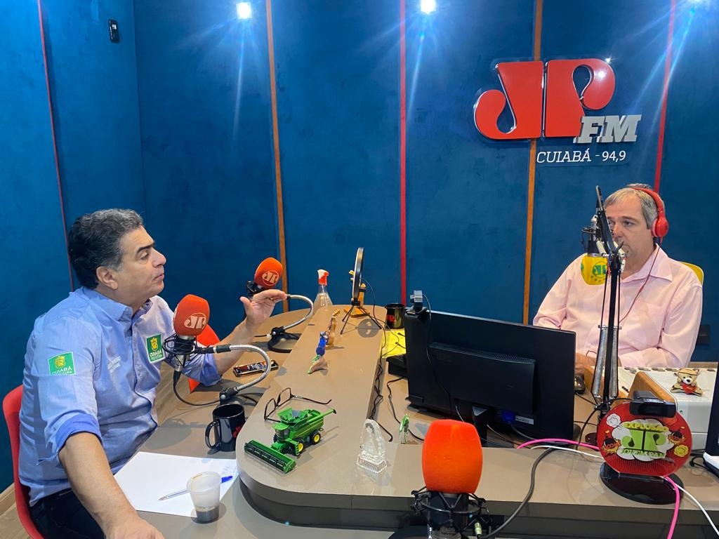 Emanuel sai em defesa de secretários afastados em Cuiabá